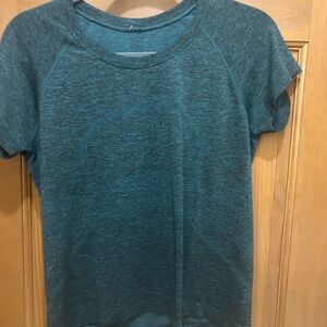Lululemon swiftly tech waist length green 10. Excellent condition.
